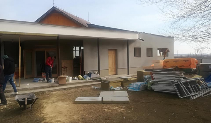 Finišuje rekonštrukcia domu smútku - 2019 - Finiselnek a ravatal